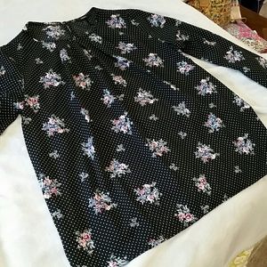 Adorable F21 polka dot & floral blouse 💟🏵